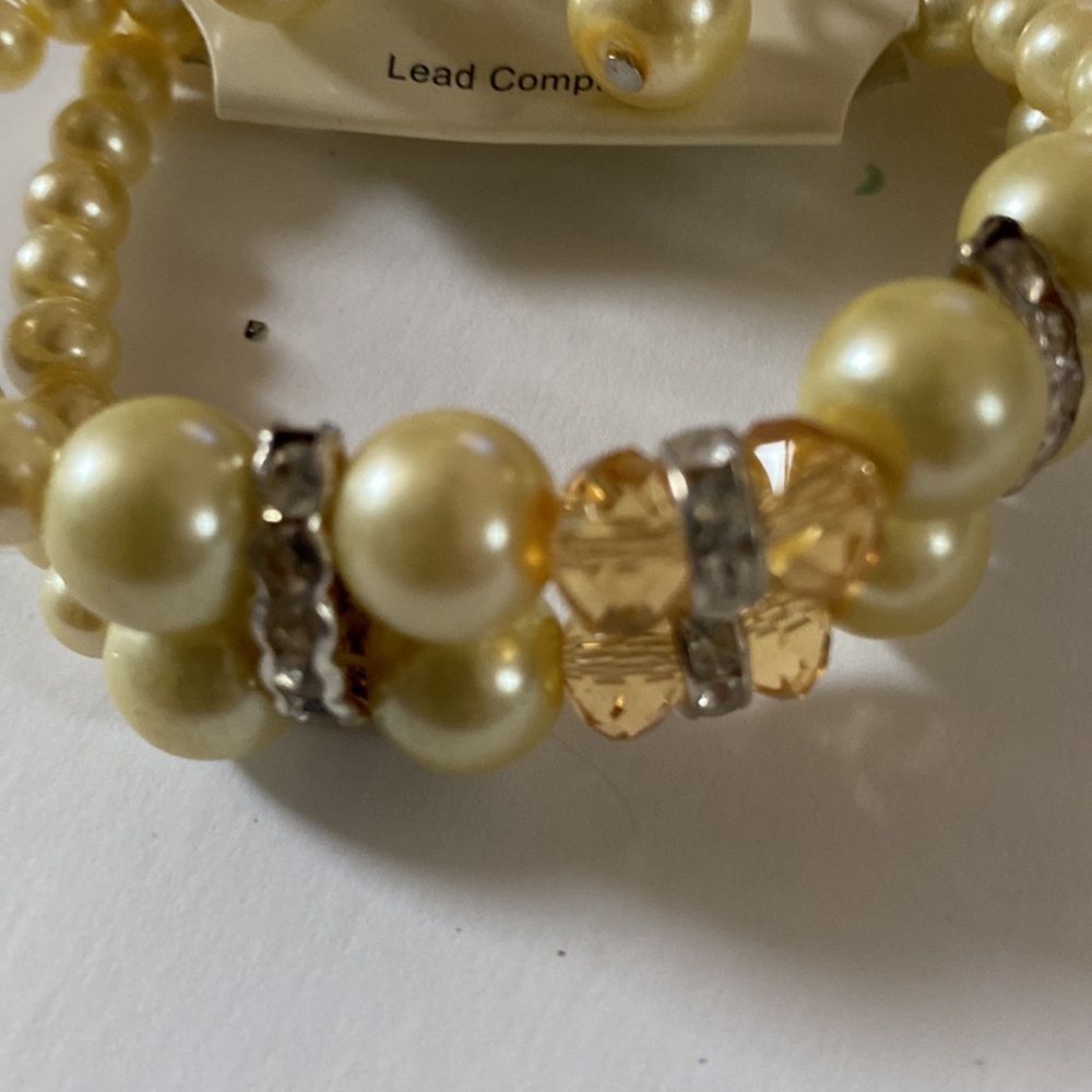 2/$12 Sale Sale. Beaded bracelet with earrings. Bracelet is stretchable - Picture 5 of 6